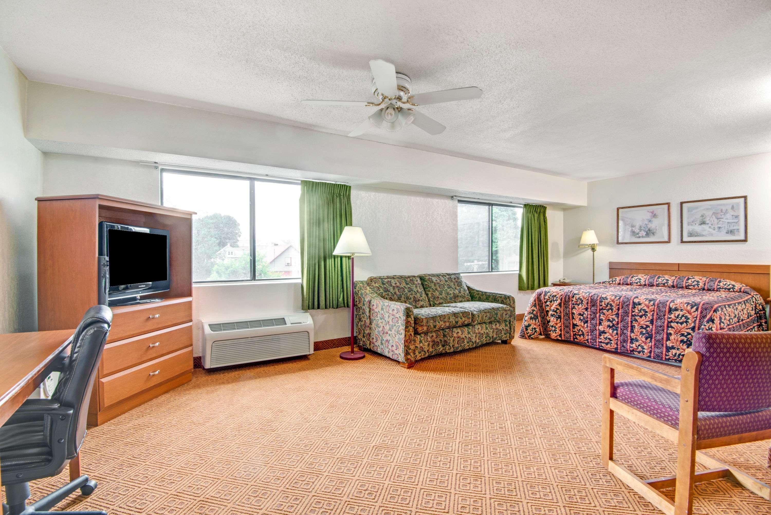 Super 8 By Wyndham Stamford/New York City Area Exterior foto